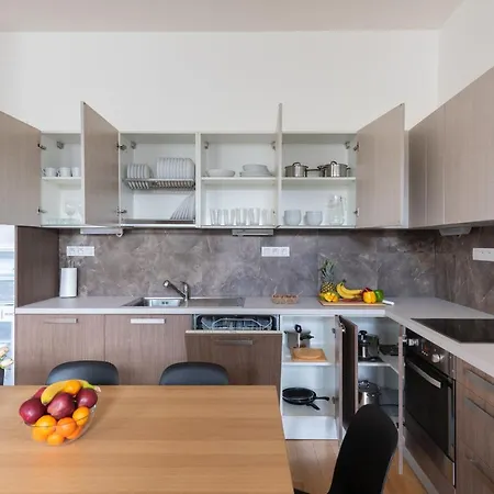 Spacious 2Br Apartment With Terrace I Ac I New Town I Vltava River * 布拉格