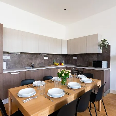 Spacious 2Br Apartment With Terrace I Ac I New Town I Vltava River