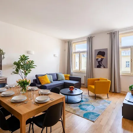Spacious Near The River براغ