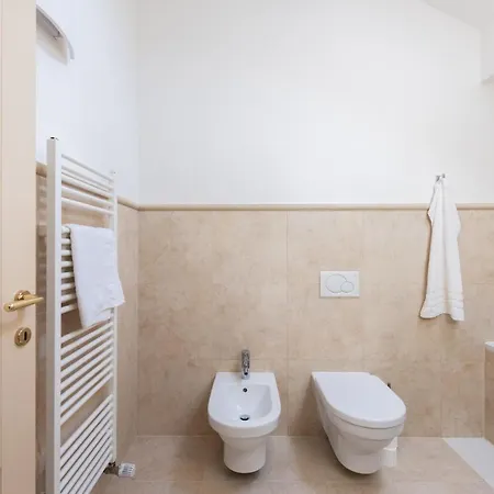 Spacious Near The River דירה *