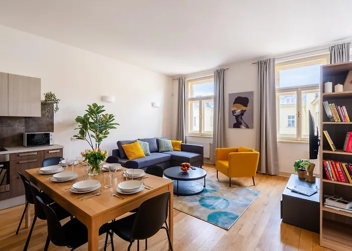 Spacious Near The River براغ
