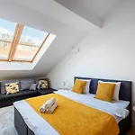 Spacious Near The River Appartamento