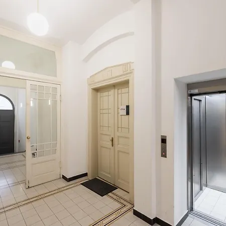 Lejlighed Spacious 2Br Apartment With Ac I New Town I Vltava River *