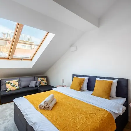 Spacious Near The River 아파트