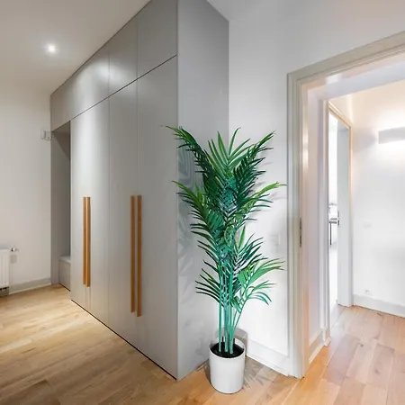 Spacious 2Br Apartment With Terrace I Ac I New Town I Vltava River *