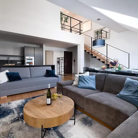 Spacious Near The River Prag