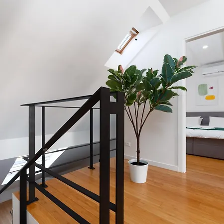 Spacious Near The River 아파트