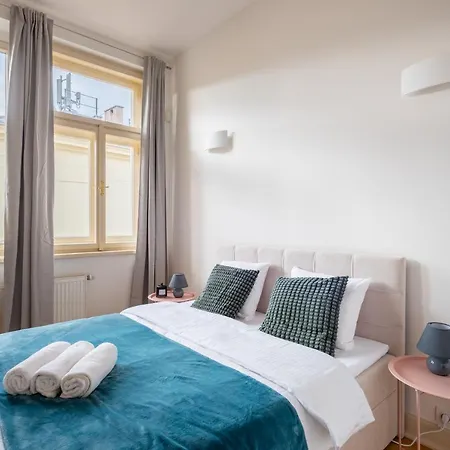 Spacious Near The River Lägenhet Prag