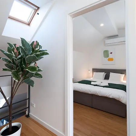 Spacious Near The River Apartament